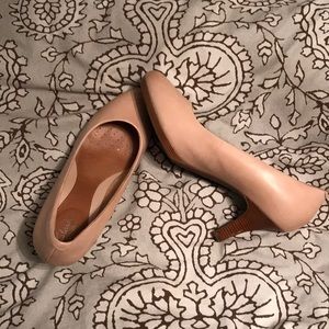 Clark’s Nude heels WIDE